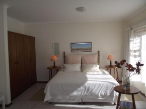 Hermanus At Rikis Self Catering